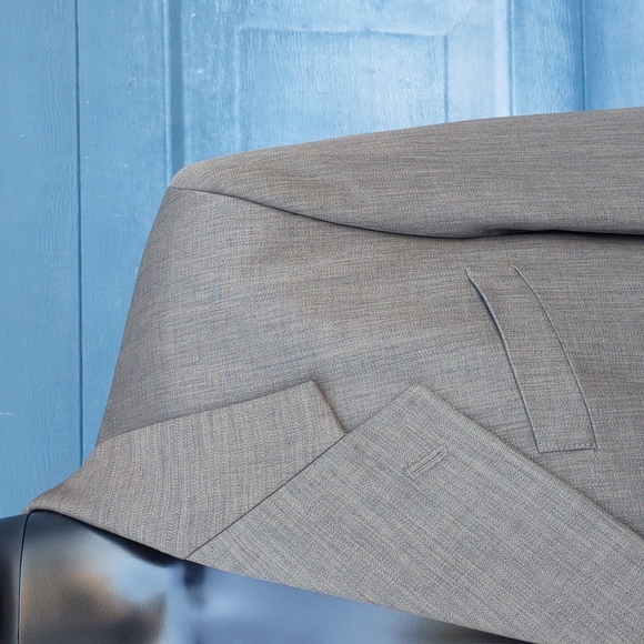 Bonelli Men's (3) Button Lux Blazer. - Picture 5 of 17